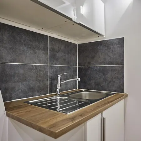Charming Center Of By Prestige Daire *