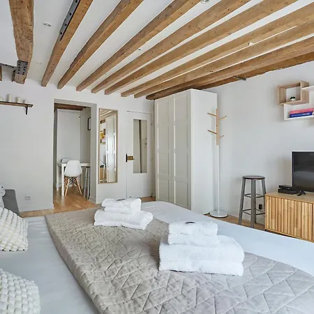 Charming Center Of By Prestige Daire *